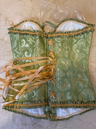 Corsé verde y dorado con cordones