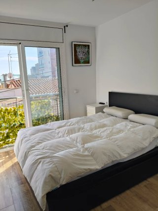 ✨ Se alquila habitación luminosa con balcón✨