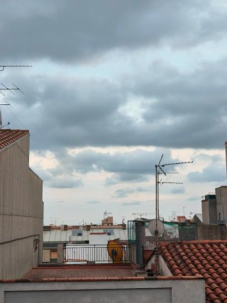 ✨ Se alquila habitación luminosa con balcón✨