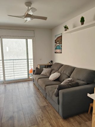 ✨ Se alquila habitación luminosa con balcón✨