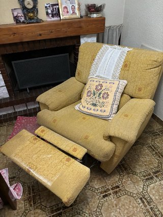Sofá tela amarillo y sillón a juego