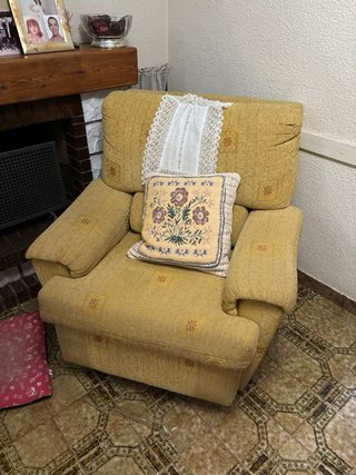 Sofá tela amarillo y sillón a juego
