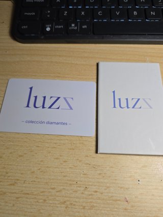 Anillo de compromiso de oro y diamante. Marca luzz