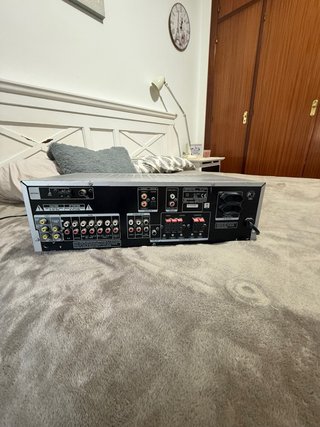Amplificador y columnas de sonido