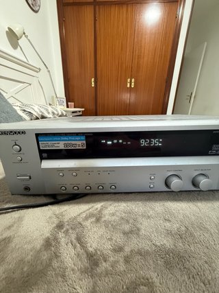 Amplificador y columnas de sonido