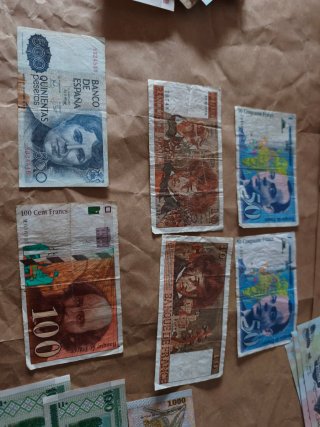 Billetes Antiuos España.. Francia.....