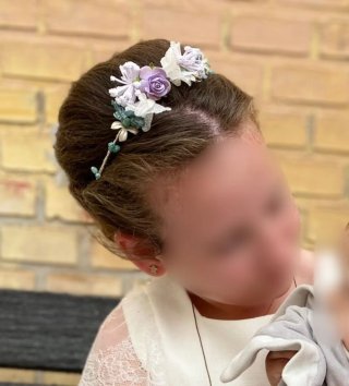 Tocado niña comunión flores blanco y lila