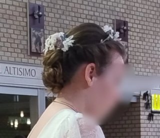 Tocado niña comunión flores blanco y lila