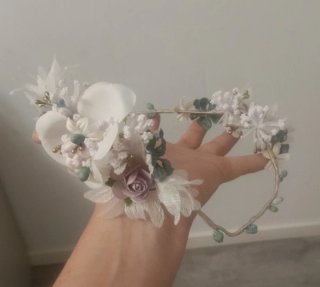 Tocado niña comunión flores blanco y lila