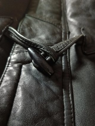 Chaqueta de piel negra