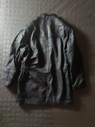 Chaqueta de piel negra