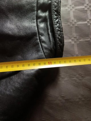Chaqueta de piel negra