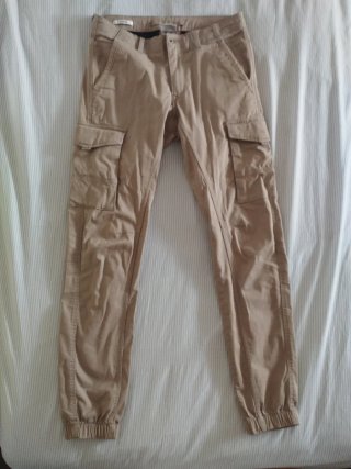 Pantalones cargo beige