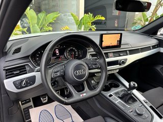 Audi A4 (S-LINE)