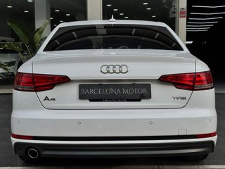 Audi A4 (S-LINE)
