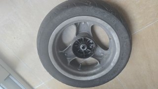 Dos Ruedas Moto (60 euros las dos).