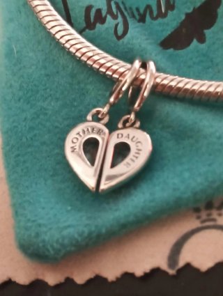 Charm divisible Corazón Laguna Negra Plata