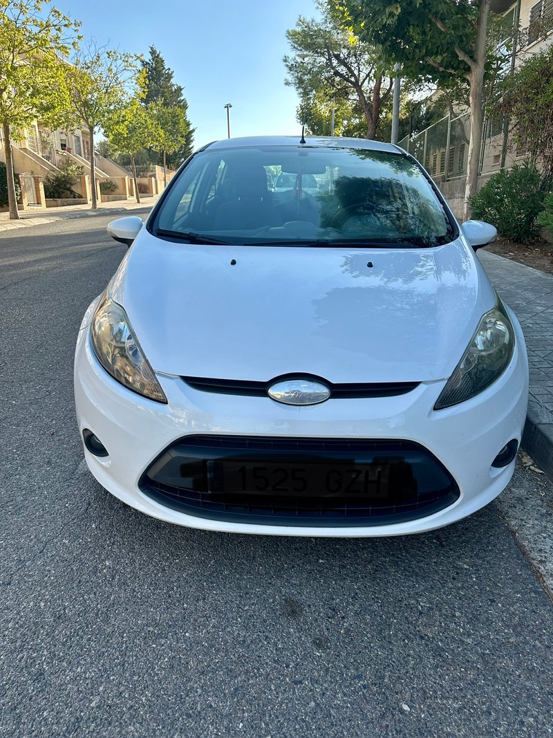 Ford Fiesta 2010 - foto 1