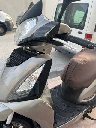 Kymco People GTI 125 Scooter