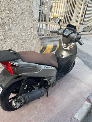 Kymco People GTI 125 Scooter