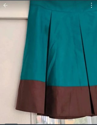 Falda plisada midi marrón y verde azulado
