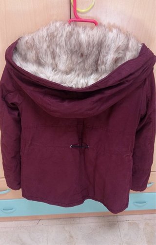 Abrigo Bershka granate forro polar talla XS