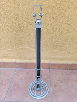 Soporte para proyector ajustable