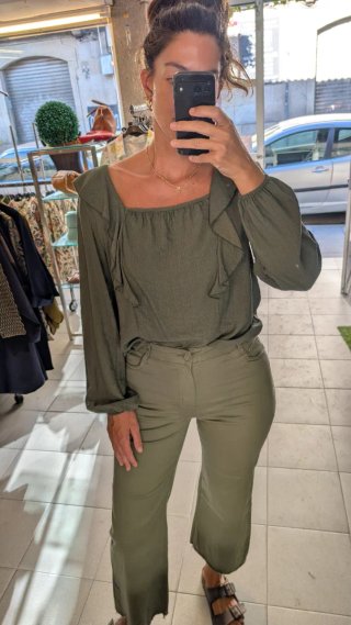 Blusa verde con volantes