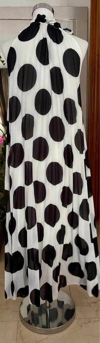 Vestido midi blanco con lunares negros
