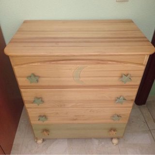Mueble de madera con cajones