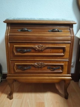 Armario de madera,coqueta, dos mesillas y cabecero