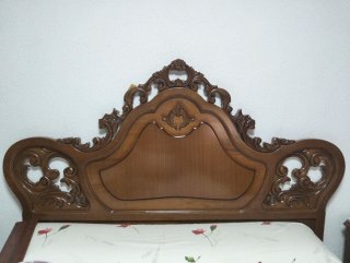 Armario de madera,coqueta, dos mesillas y cabecero