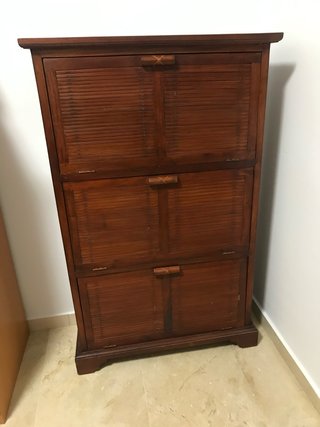 Zapatera de madera con 3 niveles