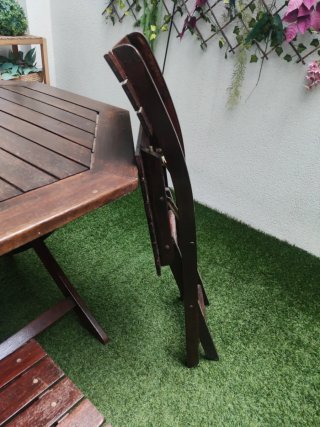 Mesa y 4 sillas de madera de teca para exterior