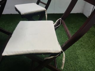 Mesa y 4 sillas de madera de teca para exterior