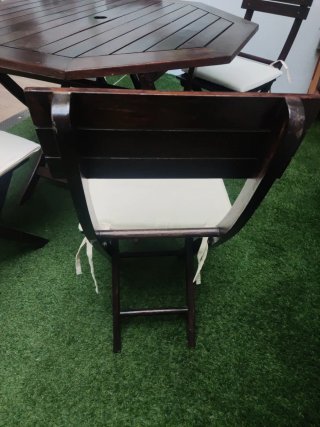 Mesa y 4 sillas de madera de teca para exterior