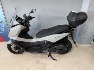 Kymco Sky Town 125 Maxi Scooter