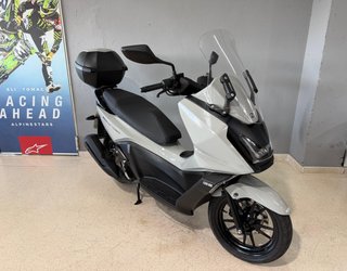 Kymco Sky Town 125 Maxi Scooter