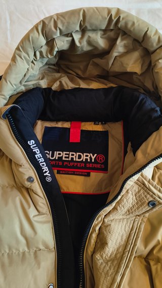 Chaqueta Superdry Beige claro. Plumas Talla S