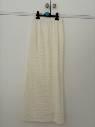 Falda larga blanca ajustada