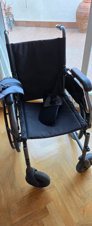 Silla de ruedas con cinturon + andador