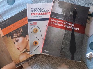 Libros 1 de grado medio peluqueria, Loyola.