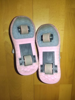 Zapatillas con ruedas niña T33