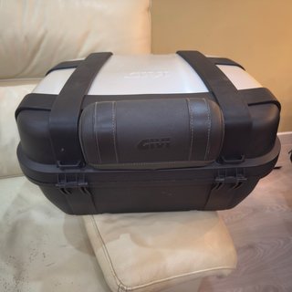 Baúl Givi Trekker 52L Negro/Plata