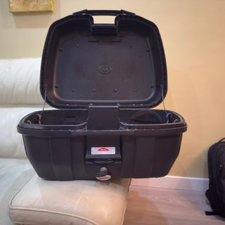 Baúl Givi Trekker 52L Negro/Plata