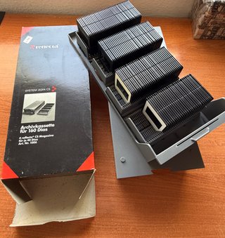 Proyector Reflecta Diamator AF con cargadores.