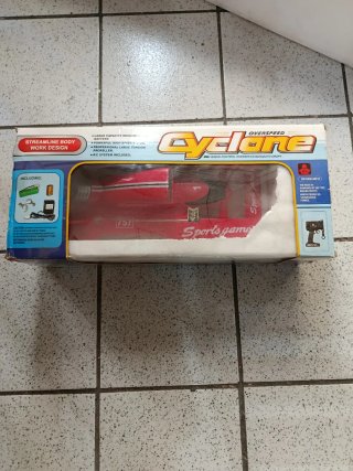 Barco teledirigido Cyclone Overspeed