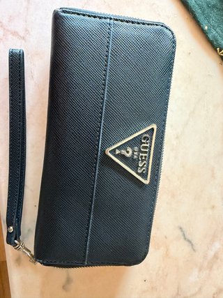 Monedero Guess Negro con Correa
