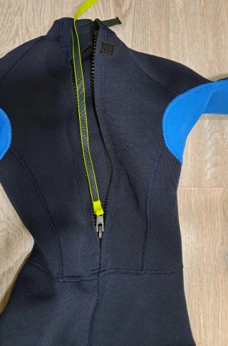 Kit de neopreno, escarpines y  bañador