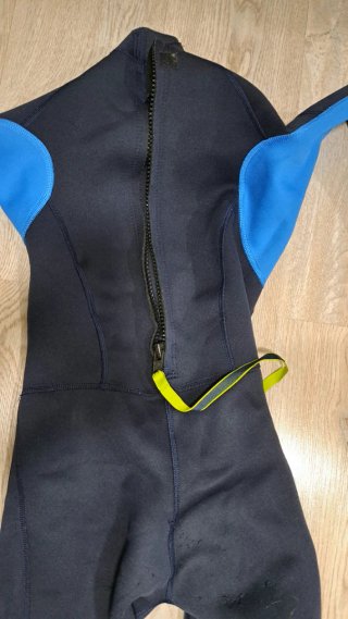Kit de neopreno, escarpines y  bañador